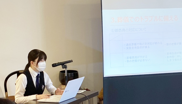 家族葬のラビュー
終活セミナー
家族葬の費用と流れ